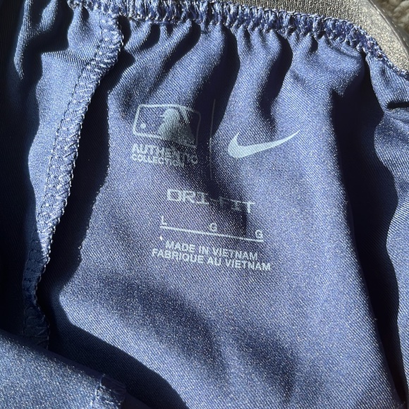 MLB Brewers Nike Shorts - Picture 4 of 4